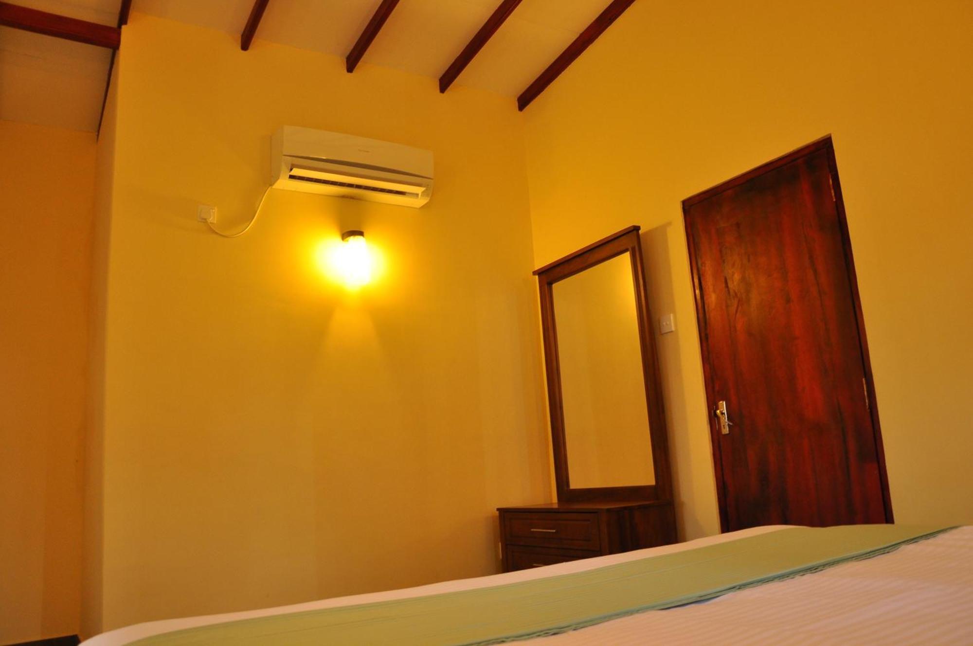 Oak Residencies Villa Kiribathgoda Room photo