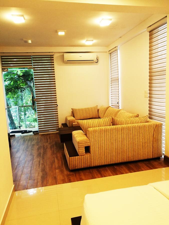 Oak Residencies Villa Kiribathgoda Exterior photo